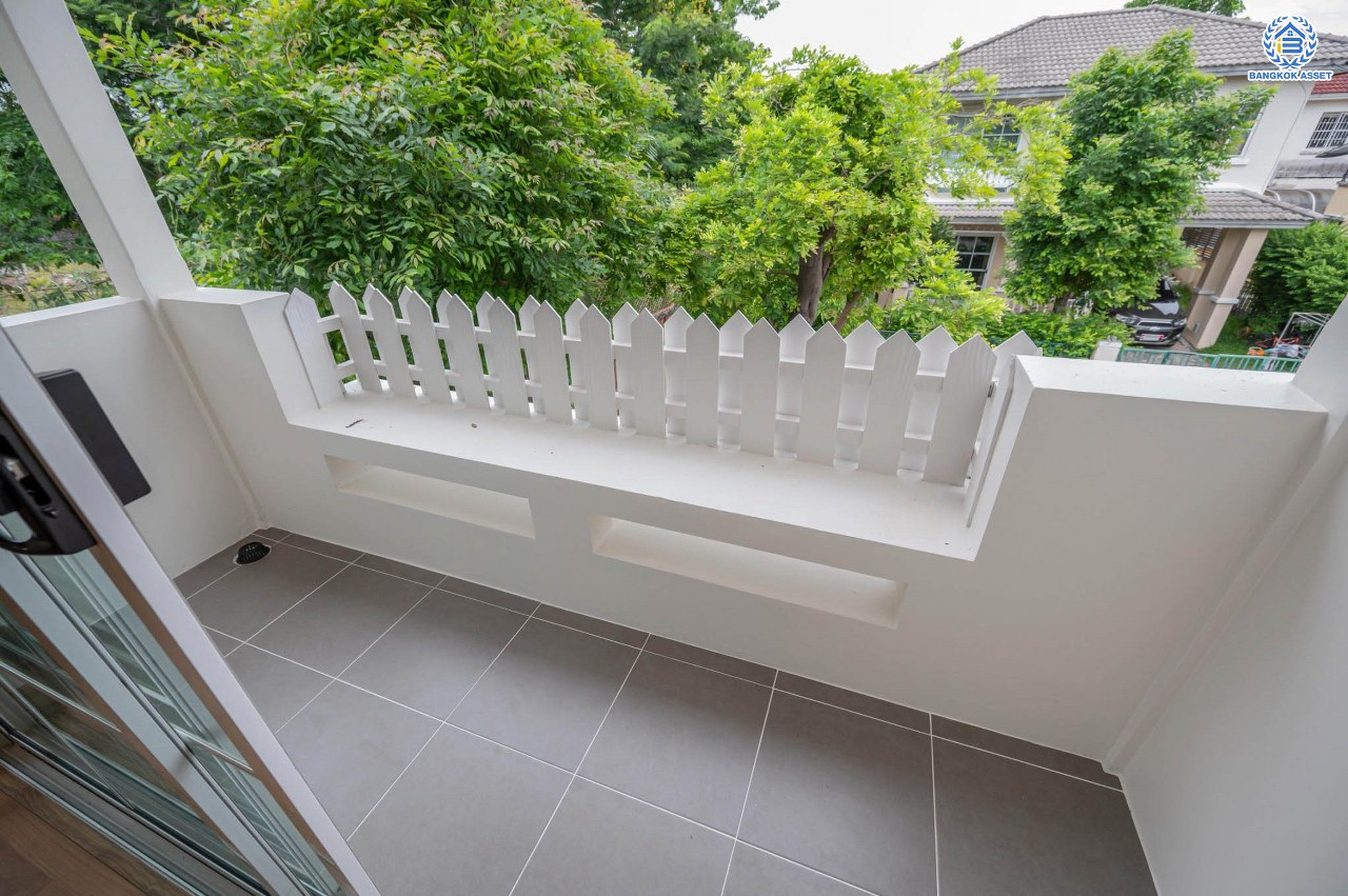 บ้านมือสองตกแต่งใหม่ โครงการ ชัยพฤกษ์2 ราชพฤกษ์-ติวานนท์ หลังมุม เนื้อที่ 57.30 ตร.ว. ฟังก์ชัน 3 ห้องนอน 2 ห้องน้ำ จอดรถได้ 2 คัน บรรยากาศเงียบสงบเป็นส่วนตัว สิ่งอำนวยความสะดวกมากมาย! บนทำเลศักยภาพ หน้าโครงการติดถนนใหญ่ เชื่อมต่อถนนราชพฤกษ์ ใกล้จุดขึ้นทางด่วน "ศรีสมาน"...